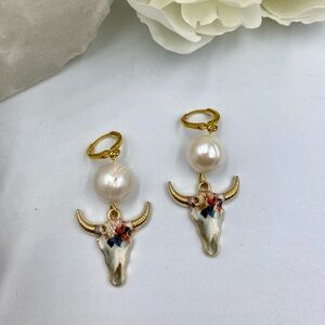 Floral Bullshead - western boho earring - fresh water pearls - gold plated